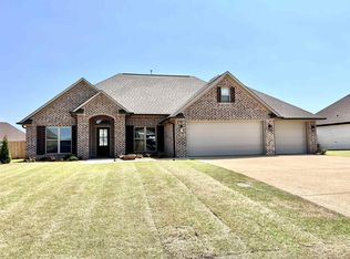 220 Strawberry Ridge Dr, Medina, TN 38355