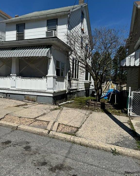 2nd image of 244 E Fell St