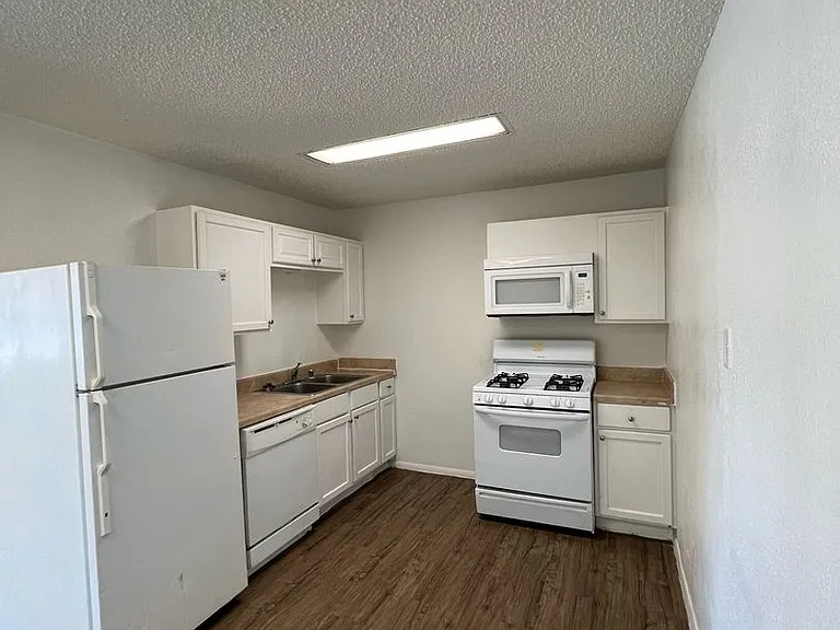 12700 Constitution Ave NE — Photo 18