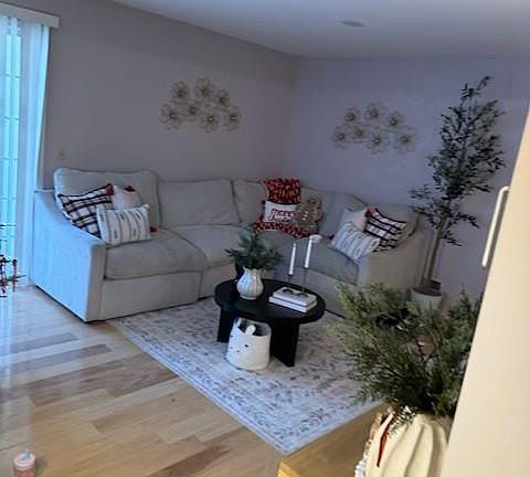 4th image of 1048 Ash Dr