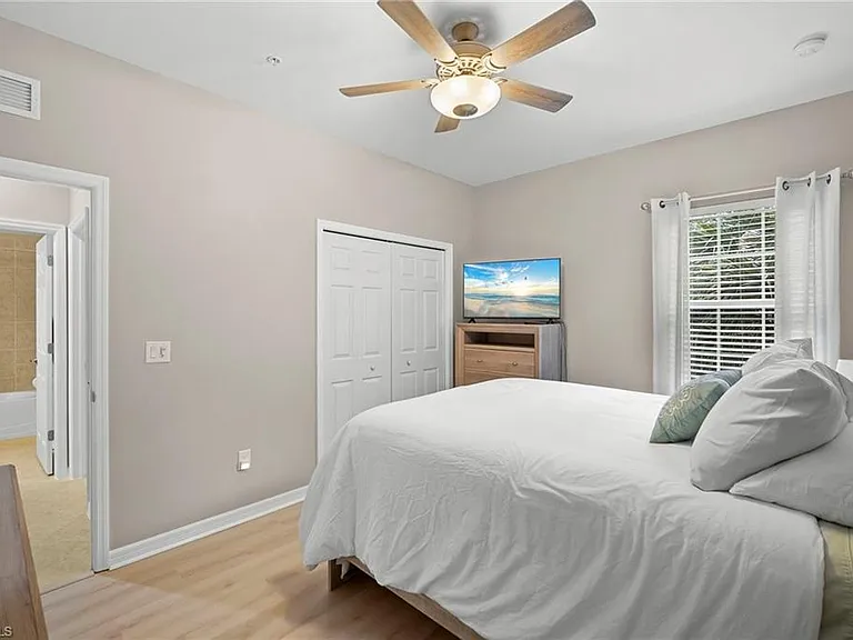 23520 Alamanda Dr #202 — Photo 29