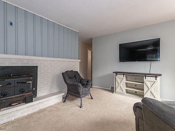 4th image of 66 Coventry Dr