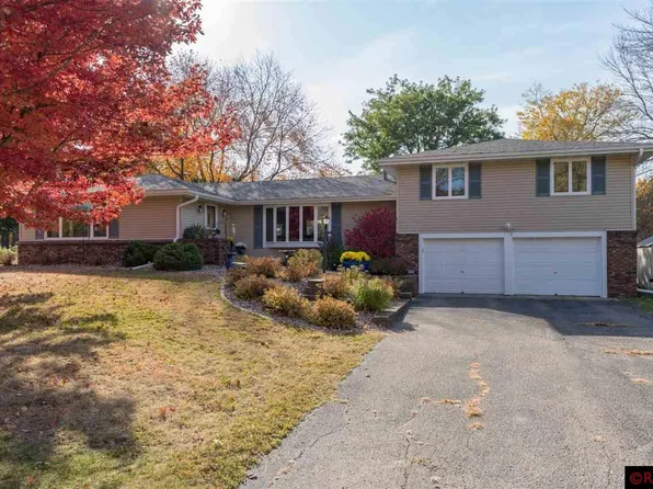 113 Capri Dr, Mankato, MN 56001