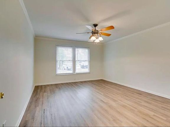 3rd image of 829 Hillview Hts