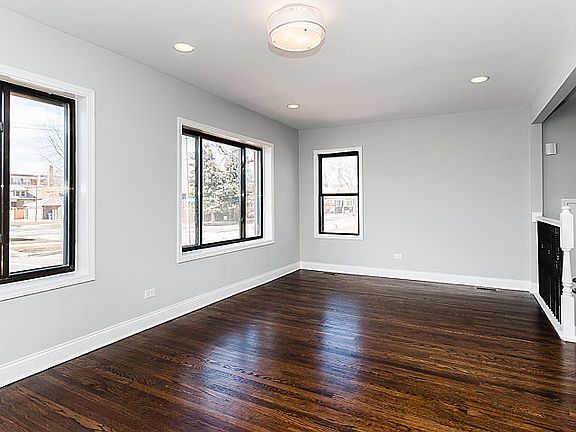 3rd image of 8101 S Dante Ave