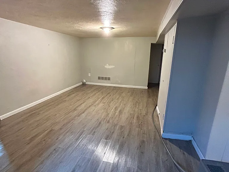565 Kelso Rd — Photo 5