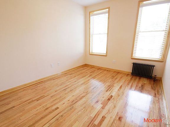 5th image of 2261 Crescent St