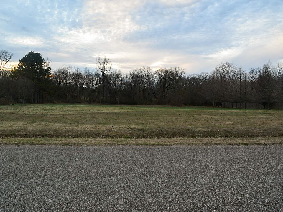 1st image of 385 Crooked Creek Dr