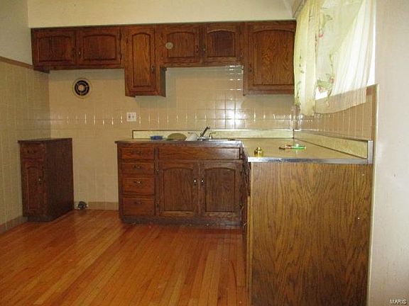 4th image of 1145 Reale Ave