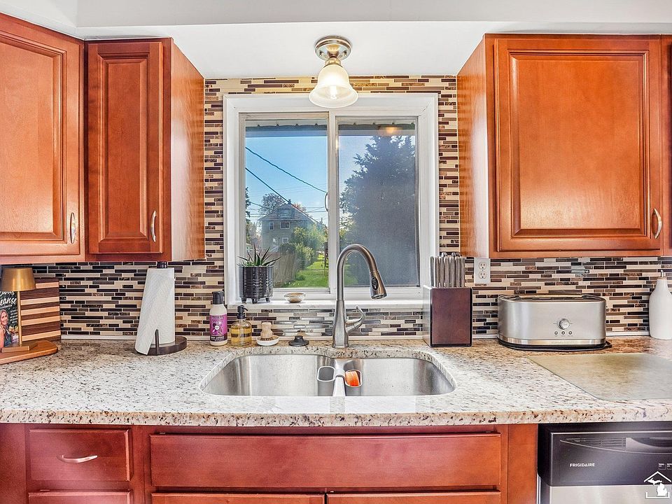 1265 Elm St, photo 15
