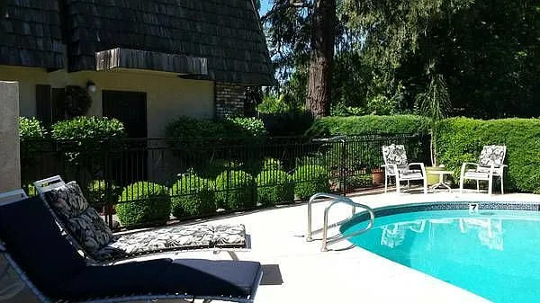 1078 Franklin Ave — Photo 78