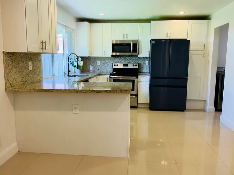 8421 NW 21st Ct — Photo 6