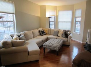 27W731 N Meadowview Dr, Winfield, IL 60190