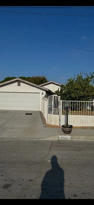 4 bed, 2.0 bath, 1512 sqft, $800 — Photo 1