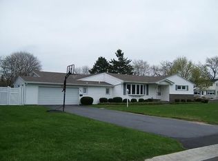 181 Shalimar Dr, Rochester, NY 14618