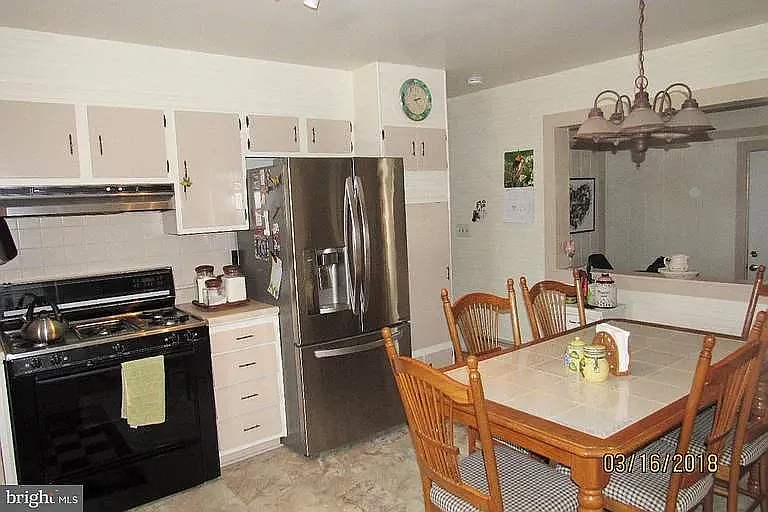 184 S Main St — Photo 7