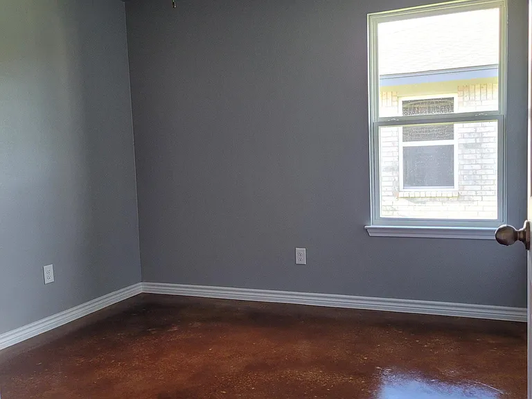 1810 Castroville Trl #B — Photo 8