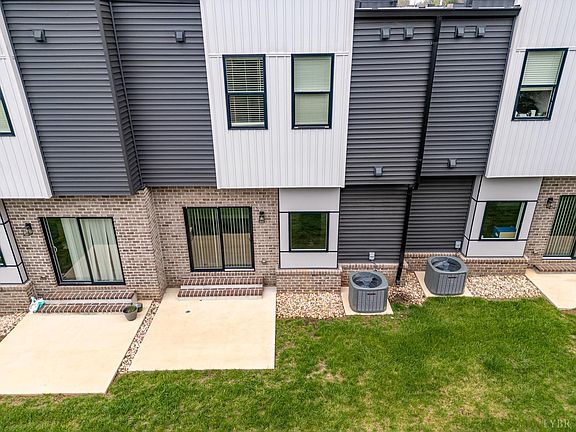 5th image of 420 Breezewood Dr #101