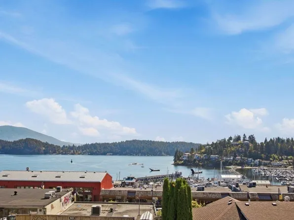 524 S Fletcher Rd #102, Gibsons, BC V0N 1V0