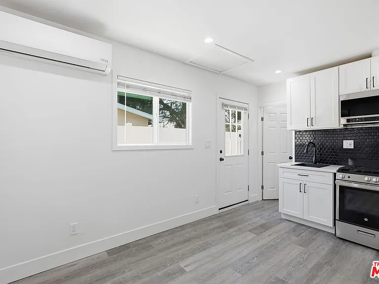 10530 Zelzah Ave — Photo 4