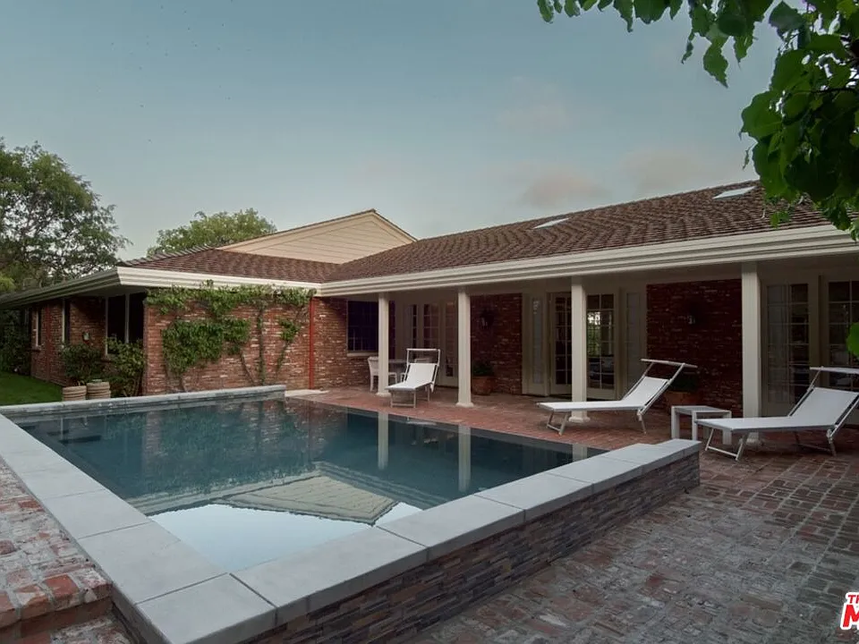 1121 N Beverly Dr