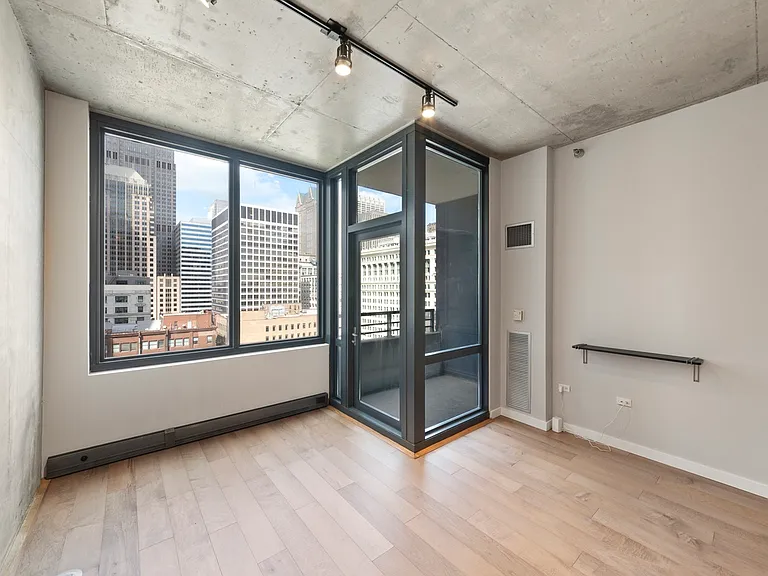 235 W Van Buren St #2217 — Photo 7