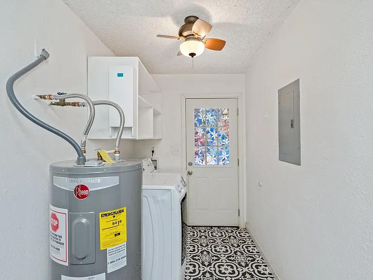 205 Pine St — Photo 27