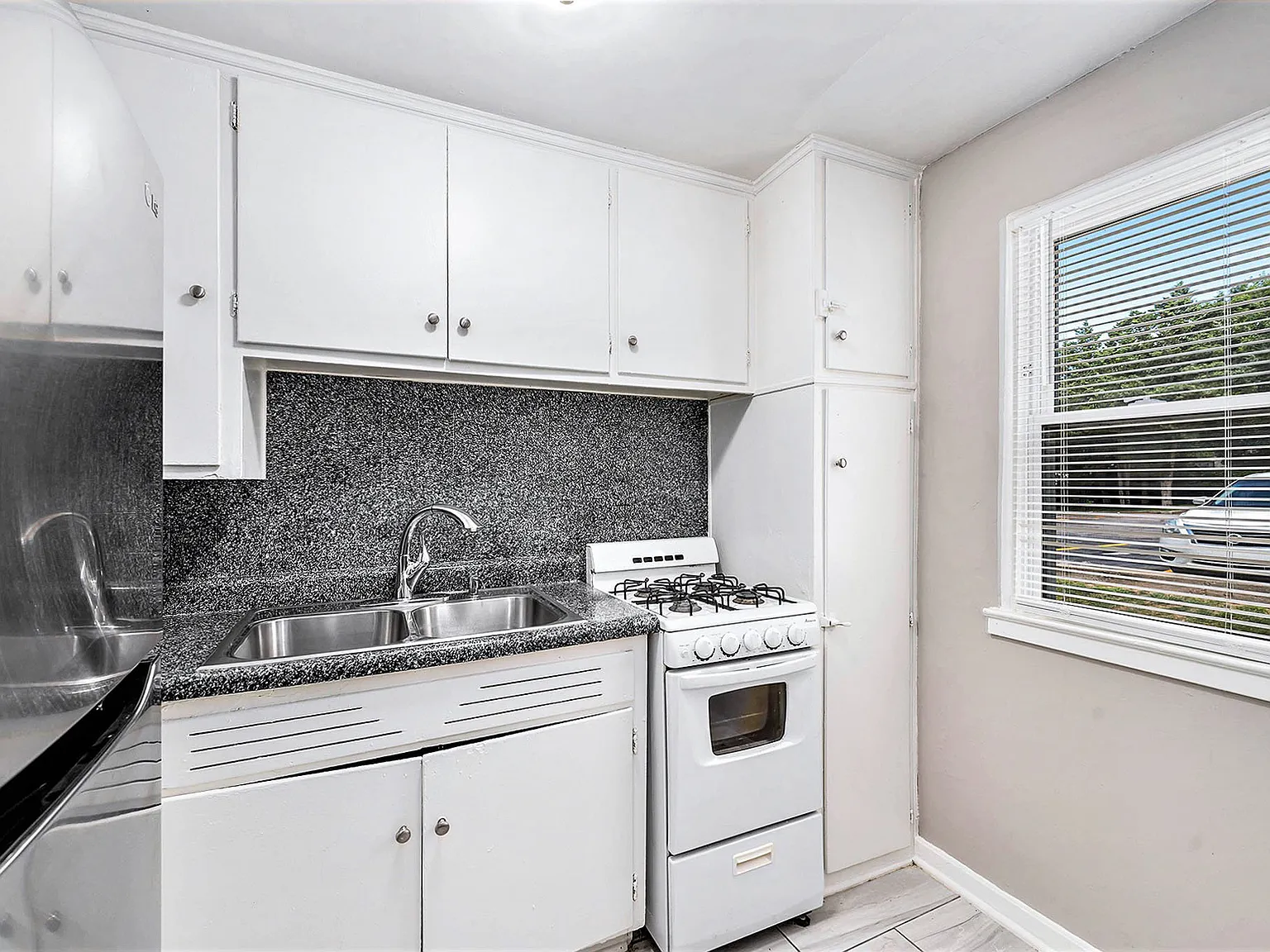 Manor Ridge Apartments — Photo 2