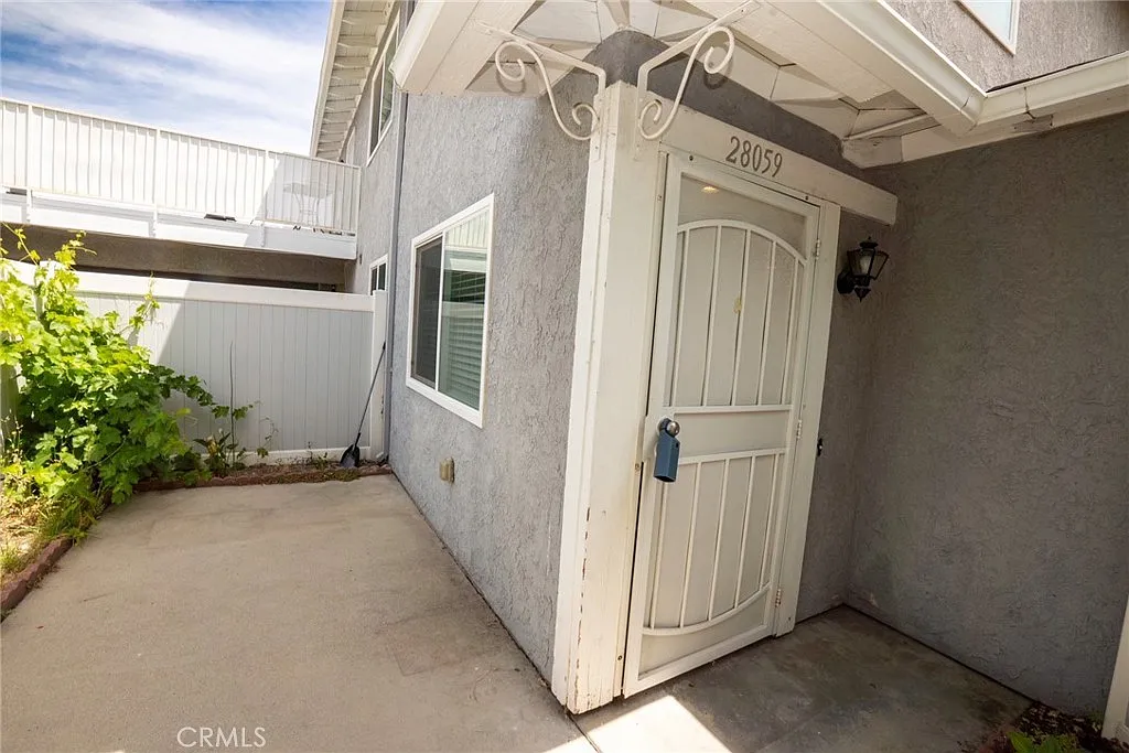 Building Photo - 28059 Robin Ave