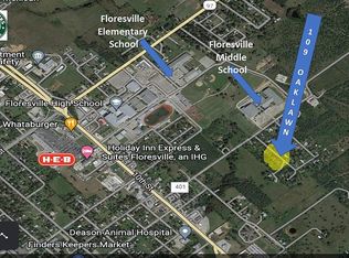109 Oaklawn Dr, Floresville, TX 78114