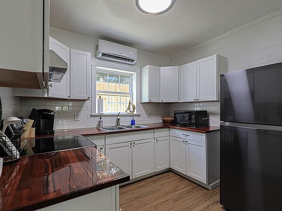 2nd image of 1408-1410 E 51st St #A
