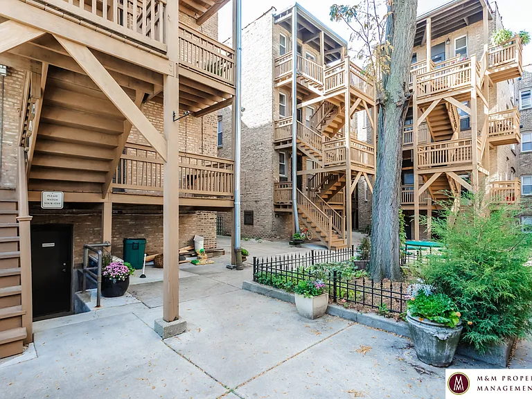 400 N Taylor — Photo 11