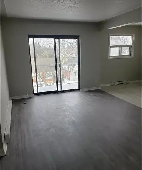 105 Mausser Ave — Photo 3