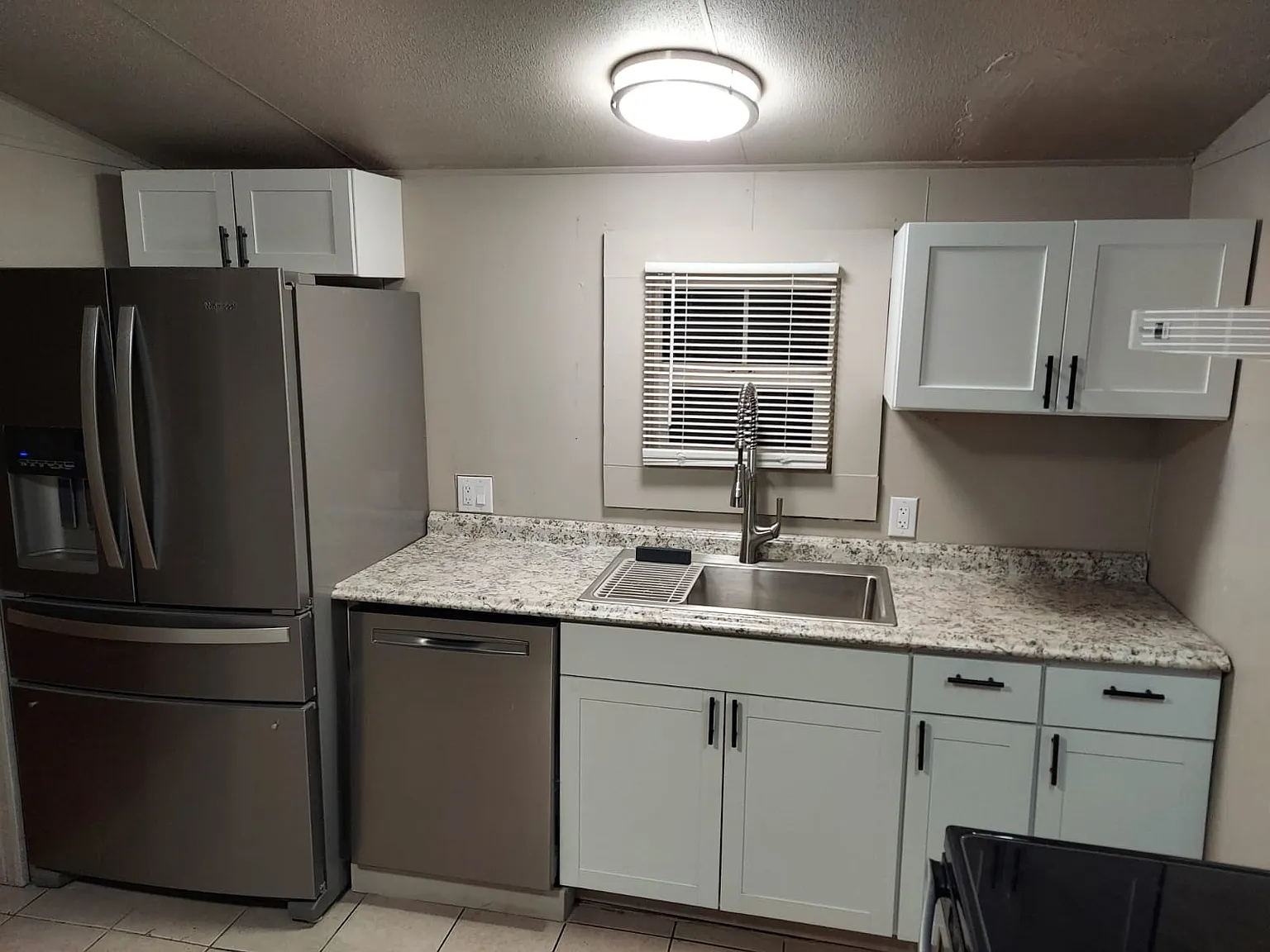3 bed, 1.5 bath, 924 sqft, $1,799 — Photo 3