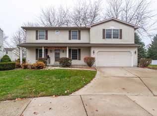 3 Harvest Ct, Bloomington, IL 61704