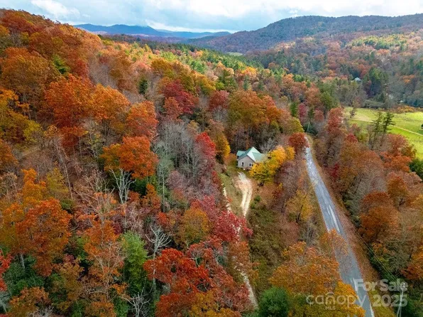 50 Honey Mountain Ln, Lake Toxaway, NC 28747