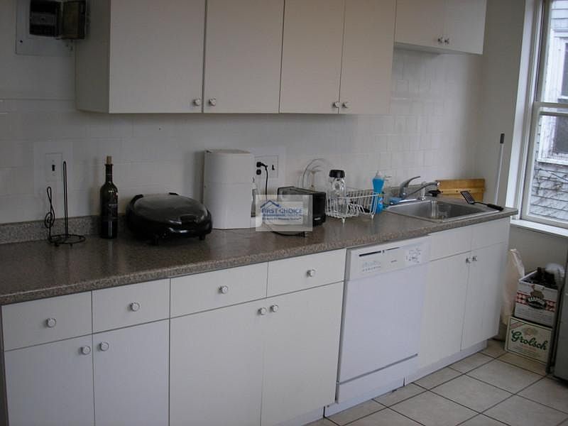 2nd image of 25 Chester St #16