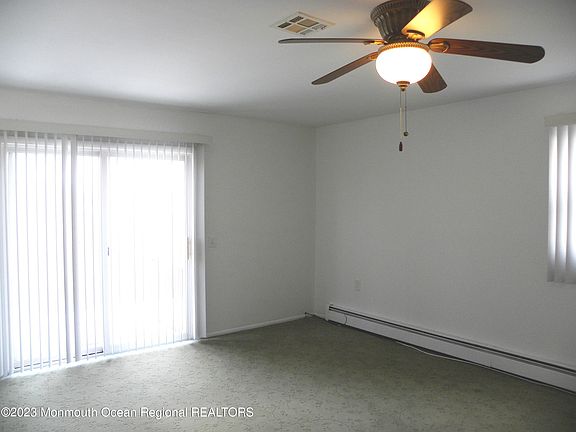 4th image of 7 Hyannis St