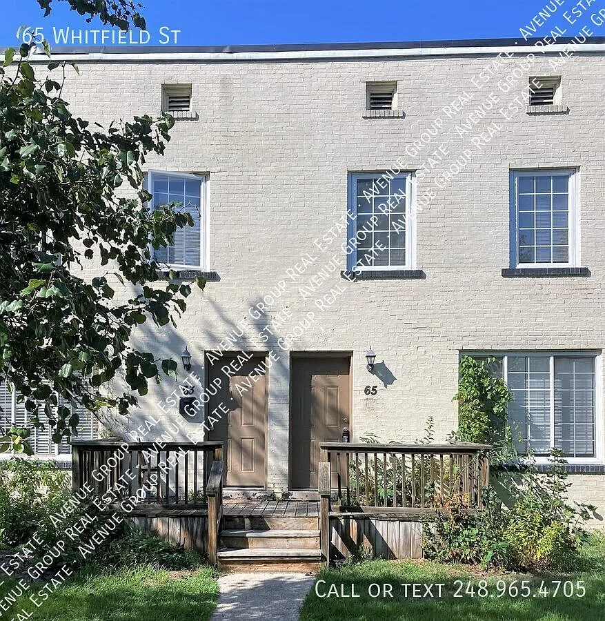 2nd Month Free! Updated 2-Bedroom Townhome For Lease In Pontiac — Photo 1