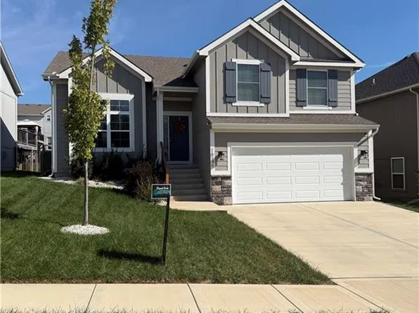 16148 Giorgia St, Parkville, MO 64152