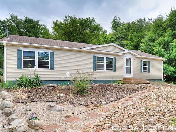 3rd image of 13992 Grand River Dr SE