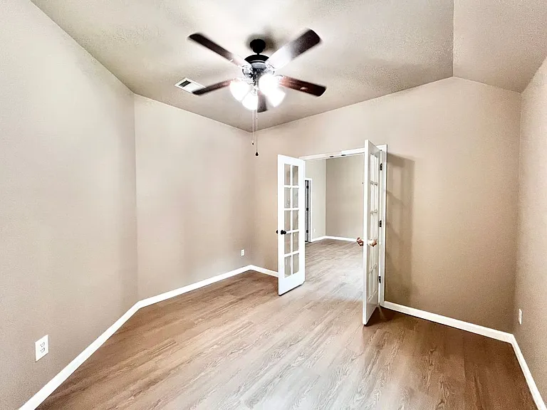2513 Slalom Dr — Photo 2