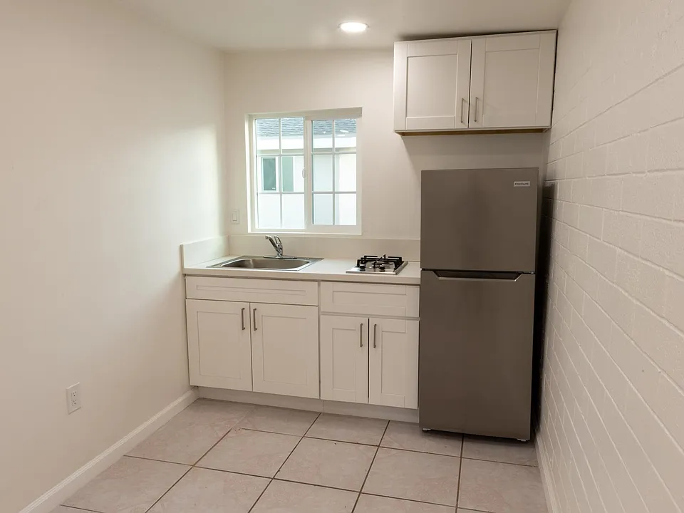 2460 L St #2