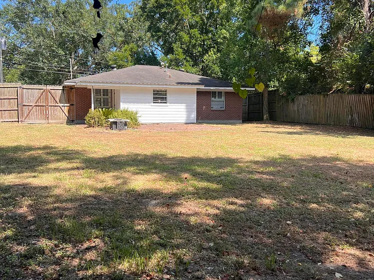 802 Augustine Dr — Photo 18