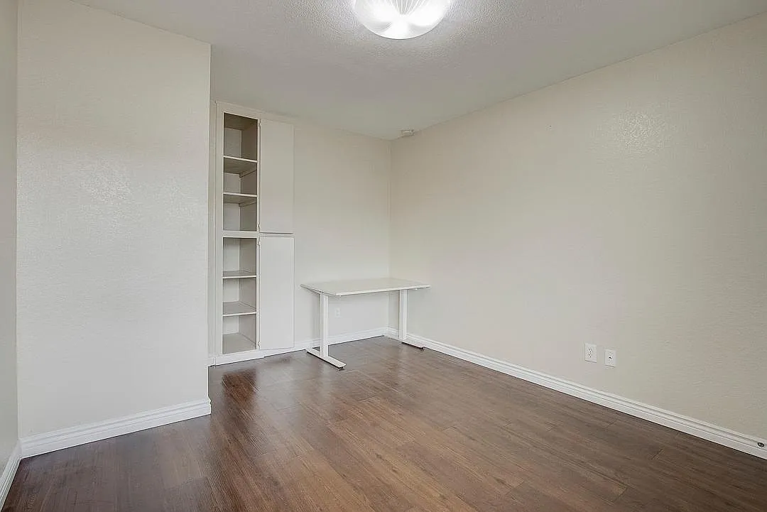 4832 W 116th St — Photo 3