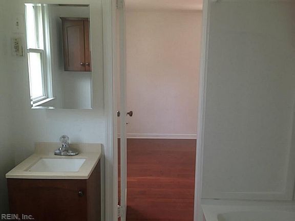 5th image of 8009 W Glen Rd