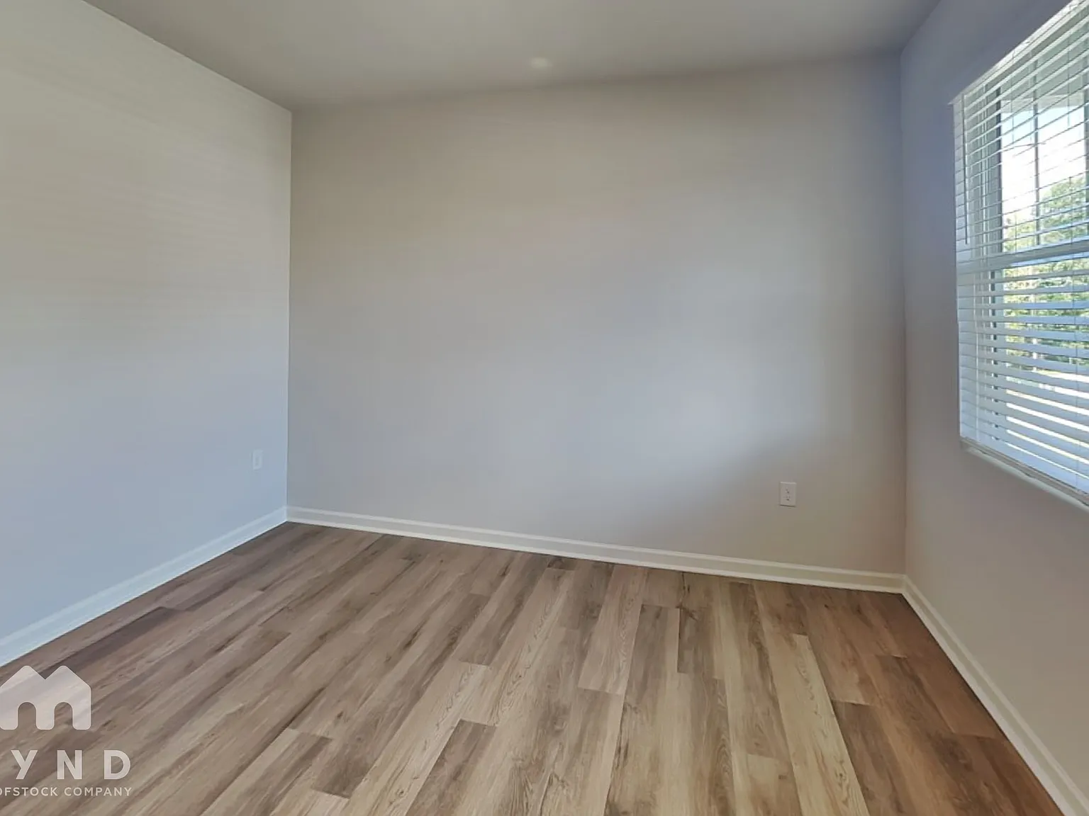 4 bed, 2.5 bath, 1991 sqft, $2,400 — Photo 2