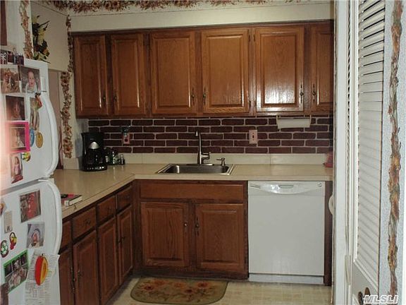 2nd image of 56 Cambridge Dr W #56