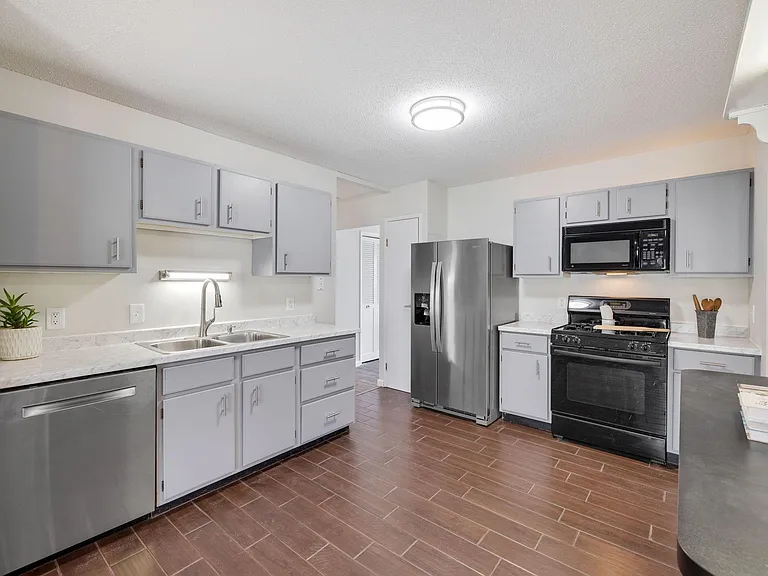 4649 McIlroy Dr — Photo 17