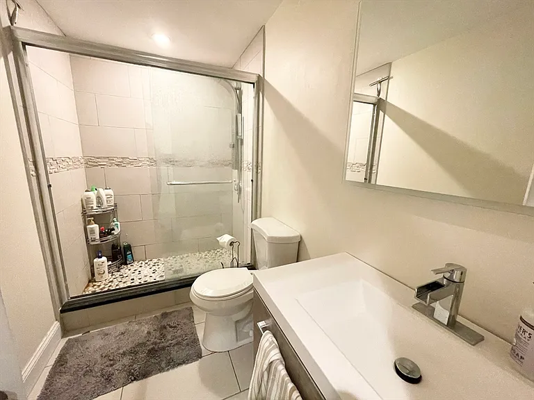 21 Iroquois St #1A — Photo 17